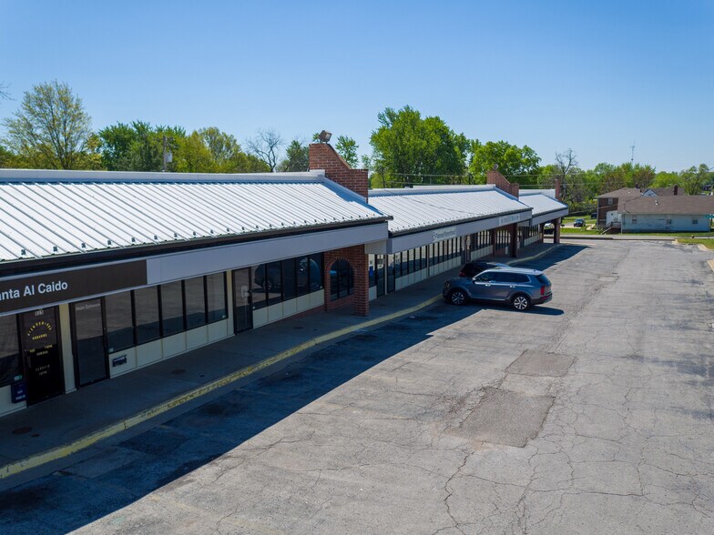 More Photos Of 815 N Noland Rd, Independence Unknown For Lease