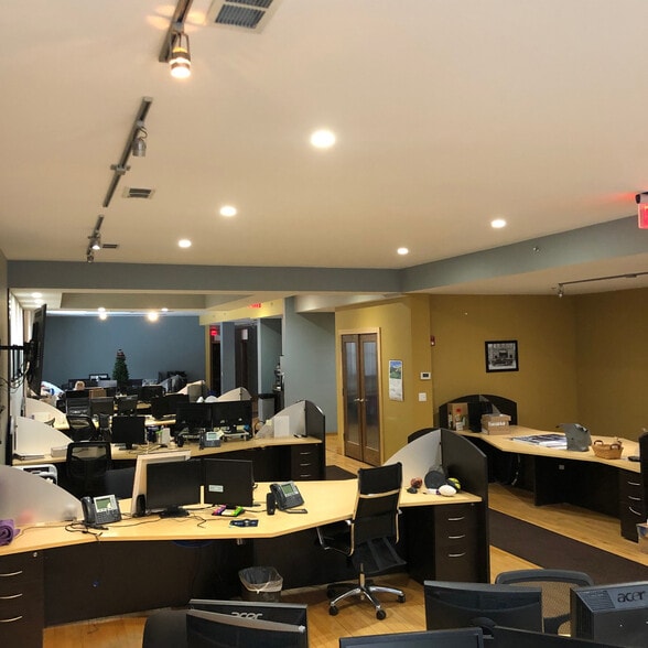 More Photos Of 164-166 E Chicago St, Elgin Office For Sale