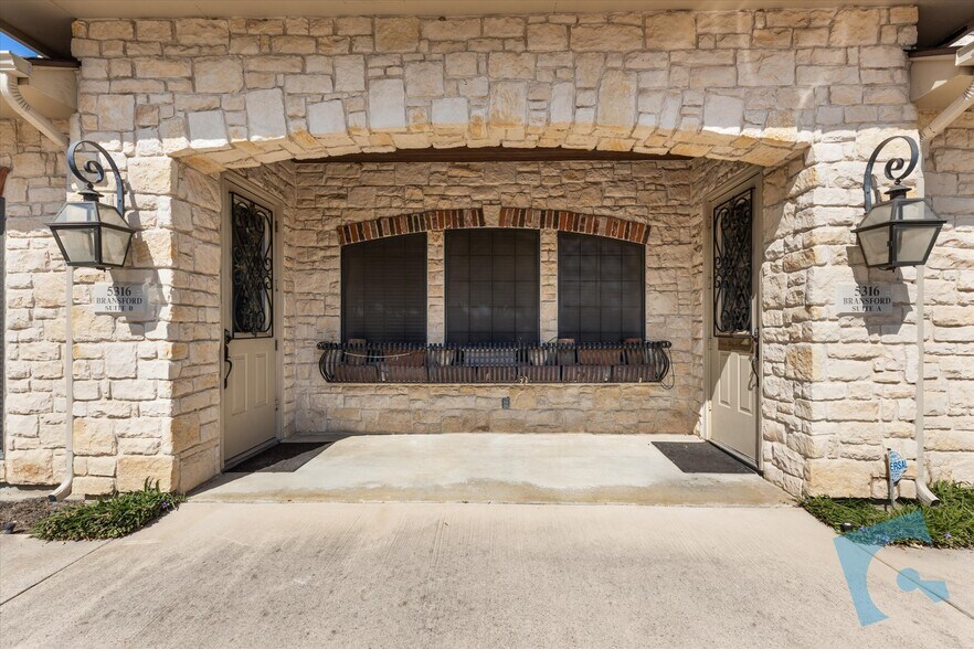 More Photos Of 5316 Bransford Rd, Colleyville Office For Sale