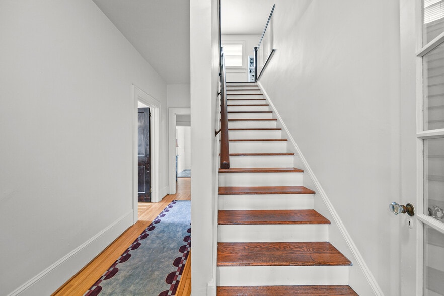 More Photos Of 610 Hawthorne Ln, Charlotte Office Residential For Sale