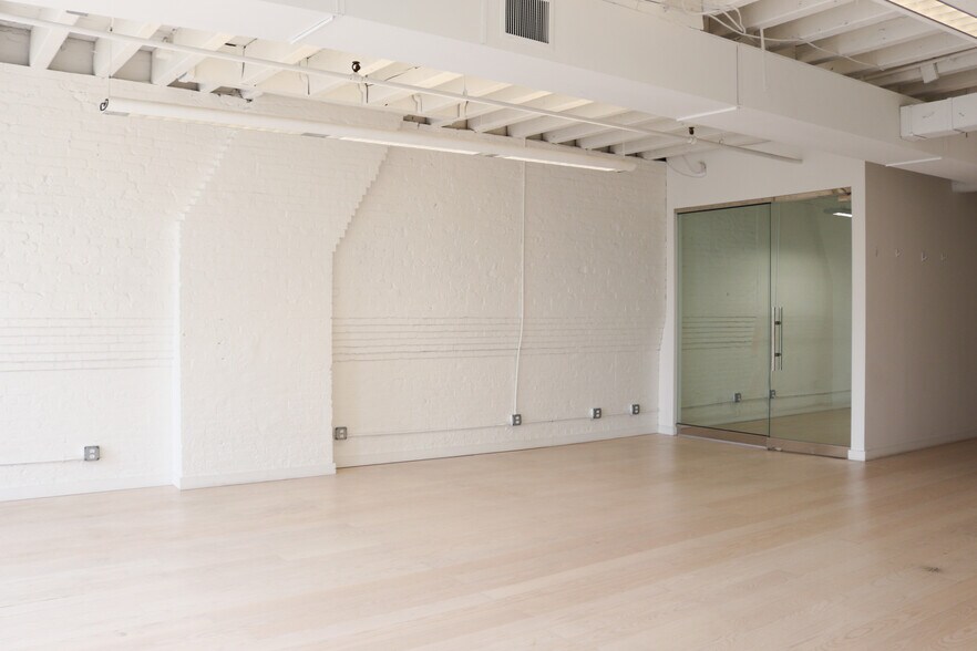 More Photos Of 240 Commercial St, Boston Storefront Retail Office For Lease