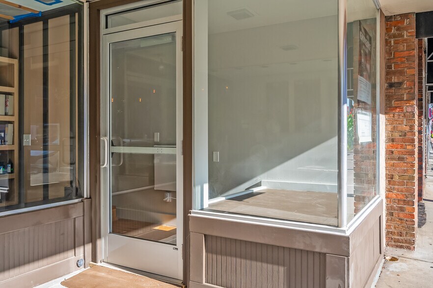 More Photos Of 33 N Sandusky St, Delaware Storefront Retail Office For Lease