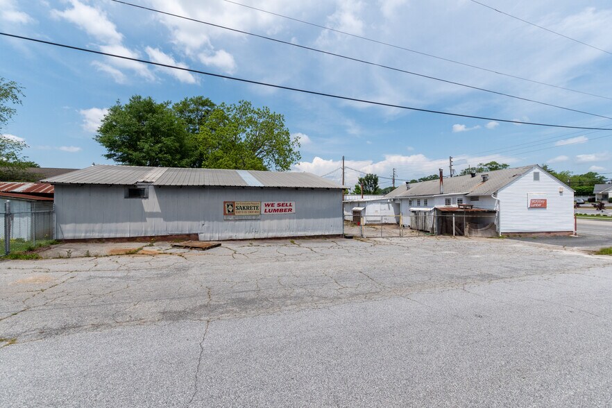 More Photos Of 2046 Laurens Rd, Greenville Freestanding For Lease