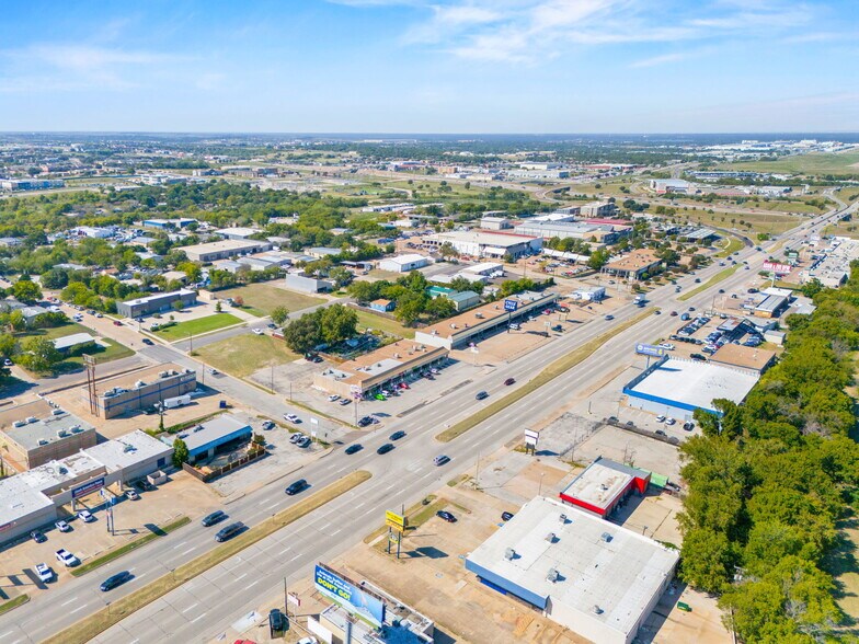 More Photos Of 3046-3052 Alta Mere Dr, Fort Worth Unknown For Lease