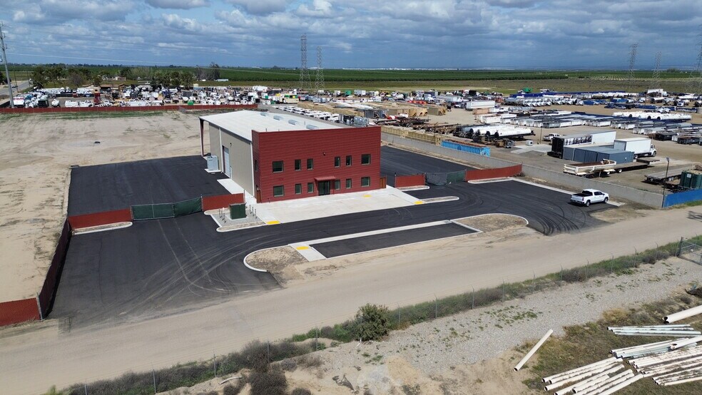 More Photos Of 22420 Gribben Ct, Bakersfield Warehouse For Lease