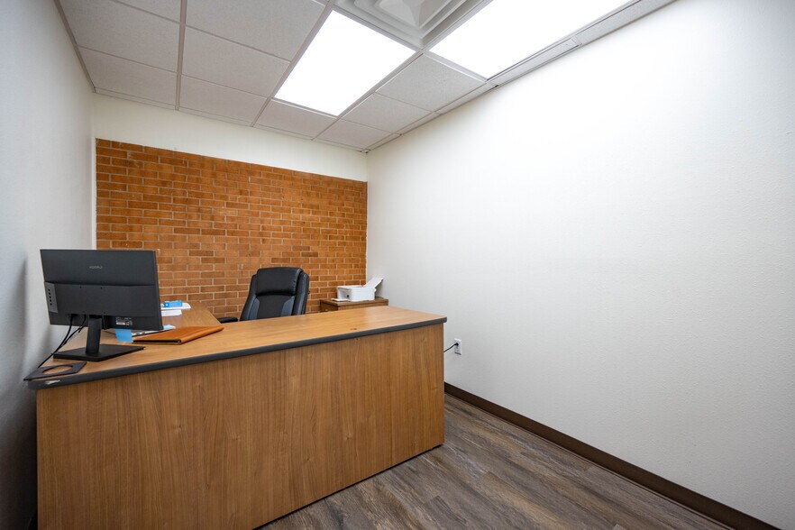 More Photos Of 1500 W Highway 6, Alvin Truck Terminal For Sale