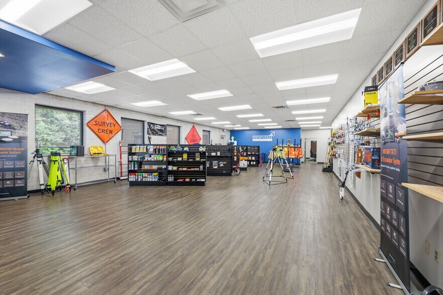 More Photos Of 2720 Discovery Dr, Raleigh Flex For Lease