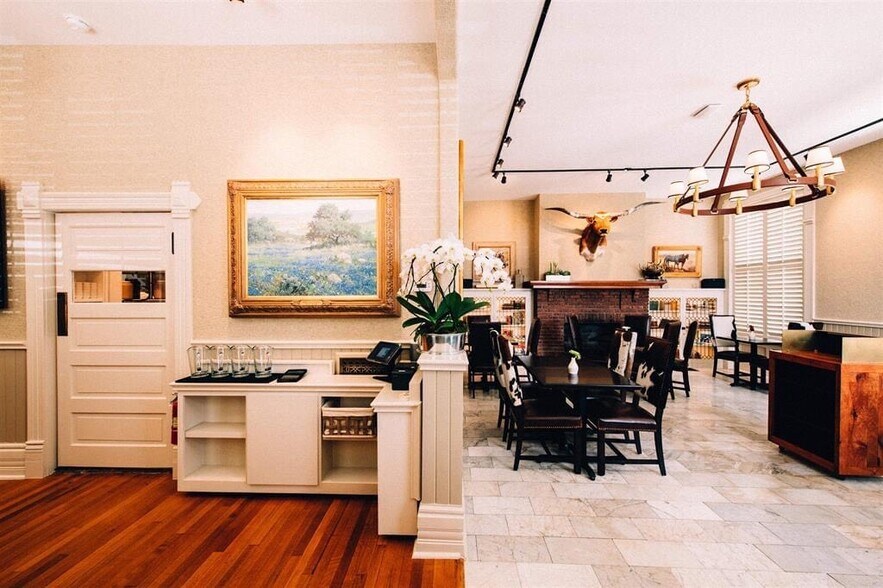 More Photos Of 601 Bessemer Ave, Llano Restaurant For Sale