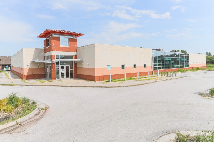 Primary Photo Of 4007 S 145th Plz, Omaha Health Club For Lease