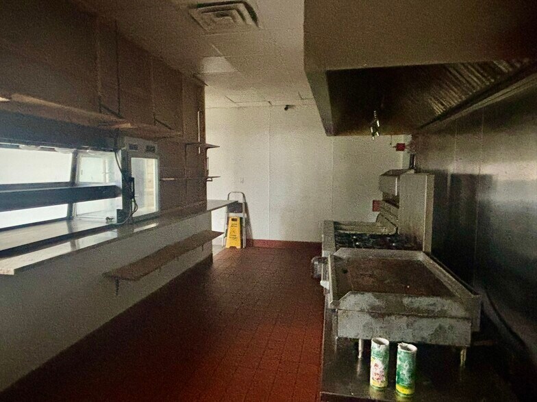 More Photos Of 5617 Mccart Ave, Fort Worth Service Station For Lease