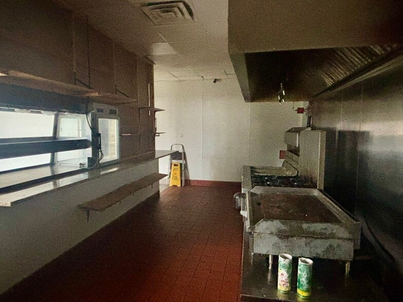 More Photos Of 5617 Mccart Ave, Fort Worth Restaurant For Lease