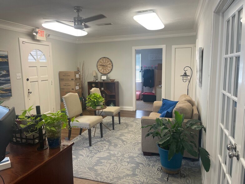 More Photos Of 2153 Airport Blvd, Mobile Office For Sale