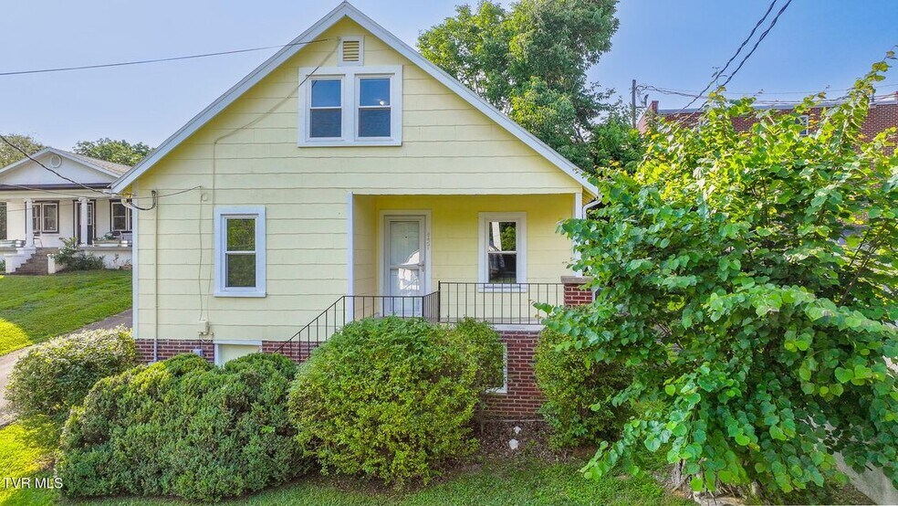 Primary Photo Of 457 E Bernard Ave, Greeneville General Retail For Sale