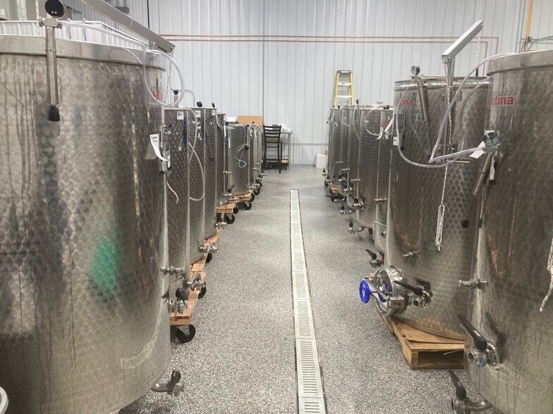 More Photos Of 119 Main st, Coleharbor Winery Vineyard For Sale