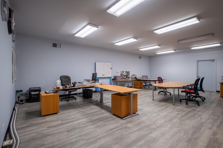 More Photos Of 22809 Lockness Ave, Torrance Warehouse For Sale