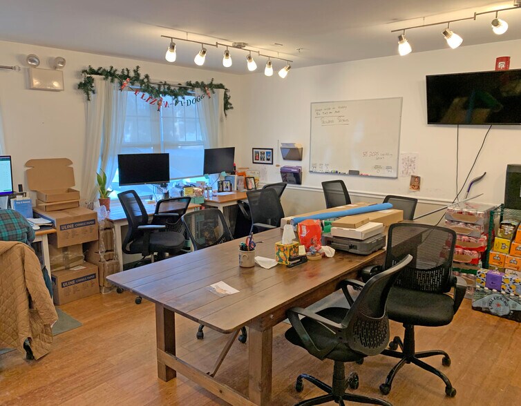 More Photos Of 8 Patriot Dr, Dover Office For Sale