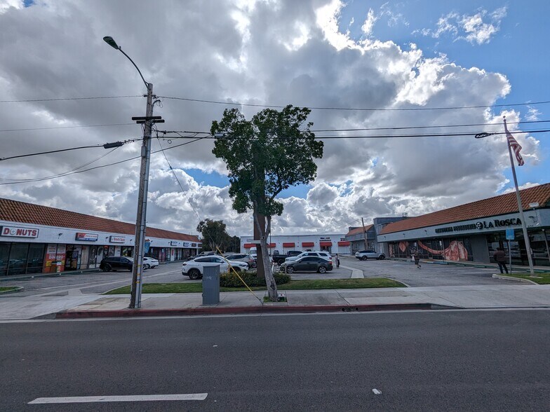 More Photos Of 5140 E Florence Ave, Bell Freestanding For Lease