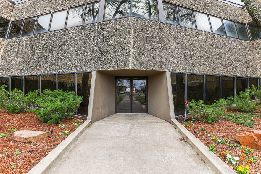 More Photos Of 300 N Meridian Ave, Oklahoma City Medical For Sale