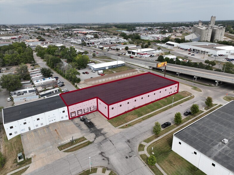 More Photos Of 2600 Kimco Ct, Lincoln Warehouse For Lease