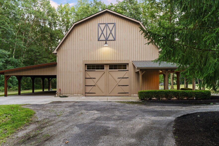 More Photos Of 5455 Plantation Rd, Sunbury Lodge Meeting Hall For Sale