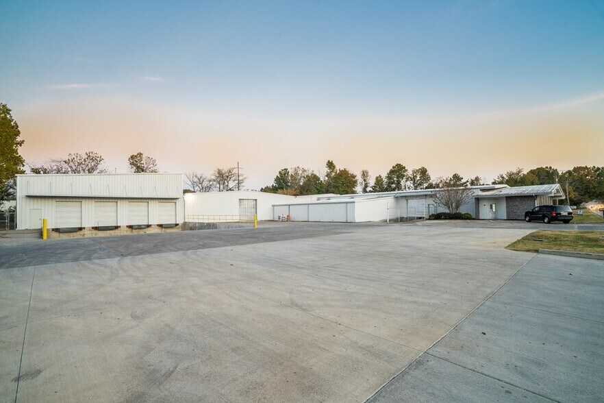 More Photos Of 1803 Abutment Rd, Dalton Warehouse For Lease