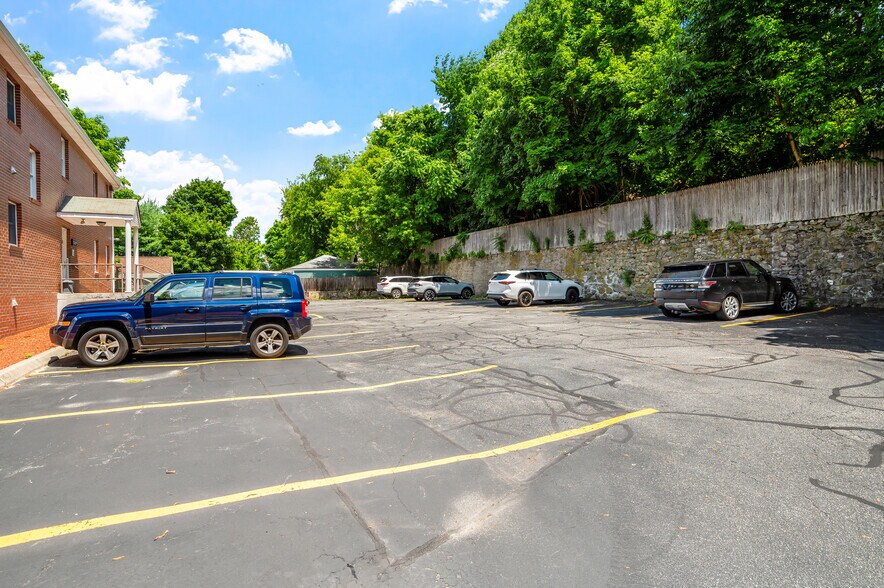 More Photos Of 352 Park Ave, Woonsocket Office For Sale