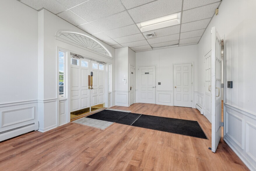 More Photos Of 318 Main St, Berlin Office For Sale