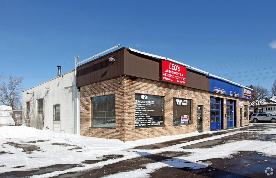 Primary Photo Of 5998 Main St, Whitchurch-Stouffville Auto Repair For Sale