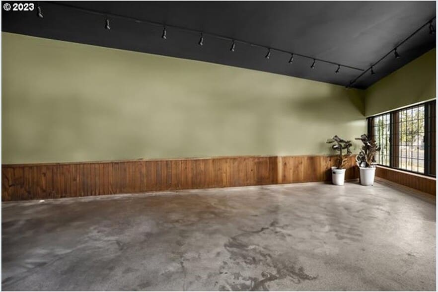 More Photos Of 5700 SE Foster Rd, Portland Storefront Retail Office For Sale