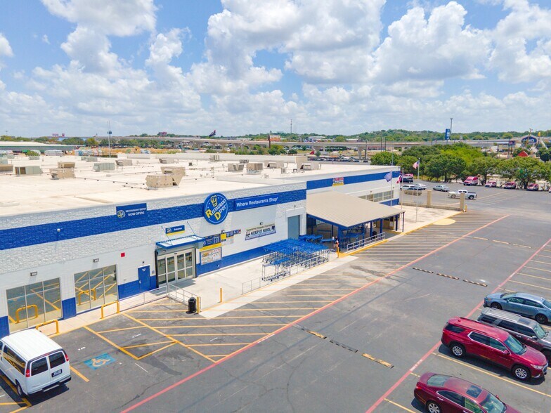 More Photos Of 11711 IH 35 N, San Antonio Office For Lease