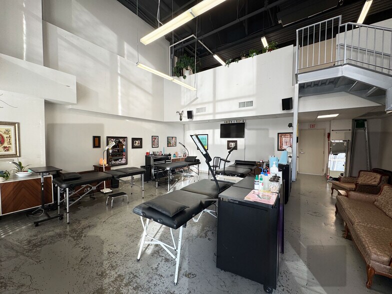 More Photos Of 1118 12th Ave SW, Calgary Apartments For Sale