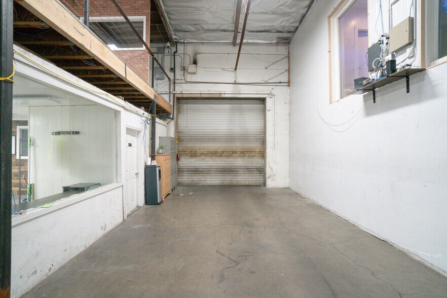 More Photos Of 13501 S Main St, Los Angeles Warehouse For Lease