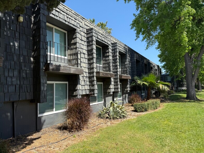 Primary Photo Of 935 Johnfer Way, Sacramento Apartments For Sale