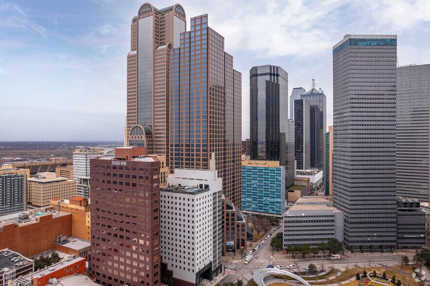 More Photos Of 1700 Pacific Ave, Dallas Office For Lease