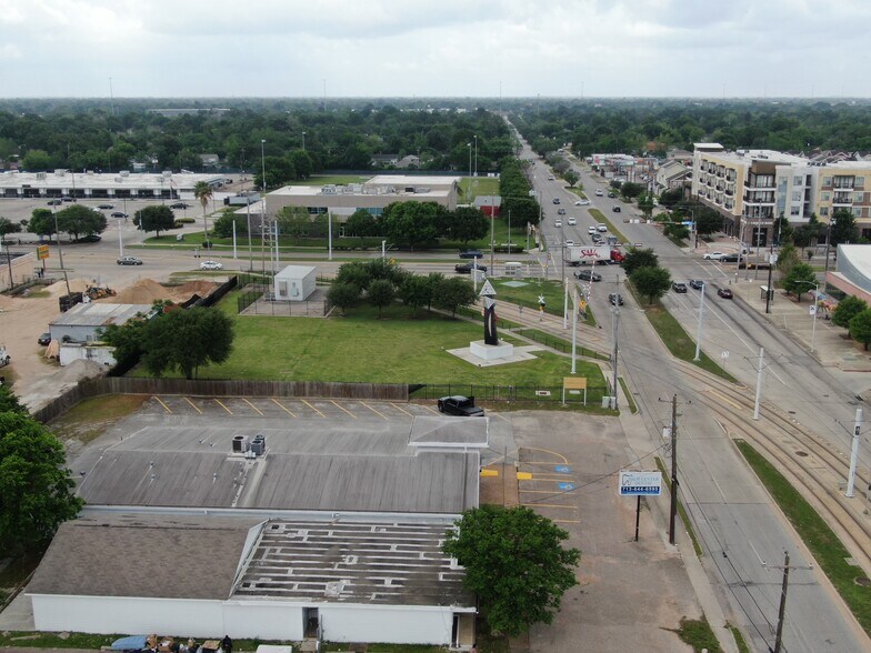 More Photos Of 5703 Martin Luther King Blvd, Houston Medical For Sale