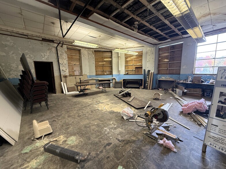 More Photos Of 33328 Main St, Townville Manufacturing For Sale