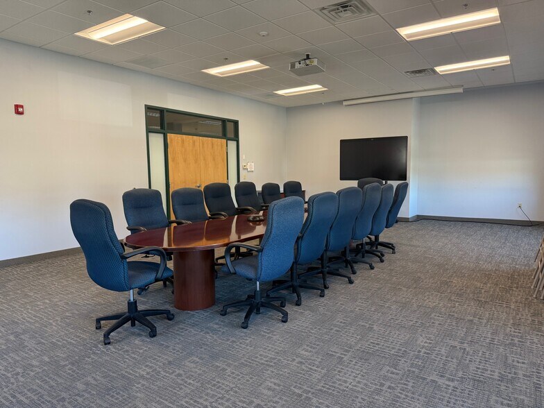 More Photos Of 1275 Park East Dr, Woonsocket Light Distribution For Lease