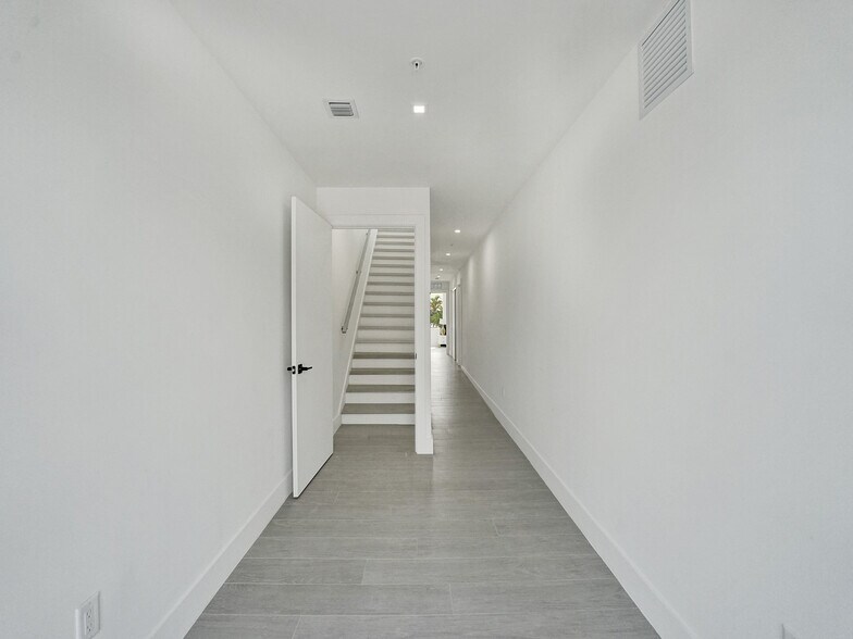 More Photos Of 1220-1226 NE 15th Ave, Fort Lauderdale Apartments For Sale