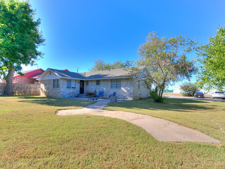 More Photos Of 16446 NE 23rd St, Choctaw Office Residential For Sale