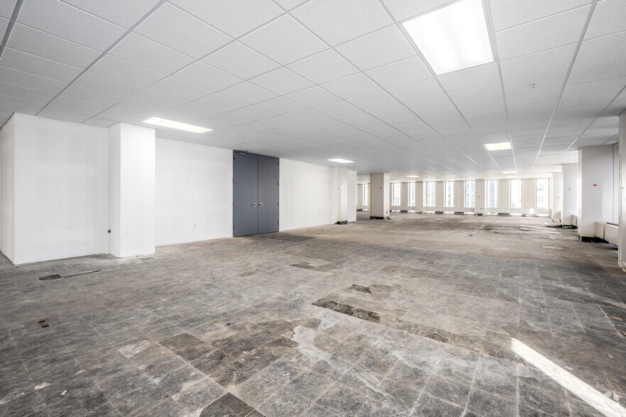 More Photos Of 1 N Charles St, Baltimore Office For Sale