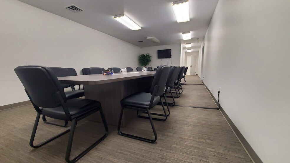 More Photos Of 223 W Wine Country Rd, Grandview Office For Sale