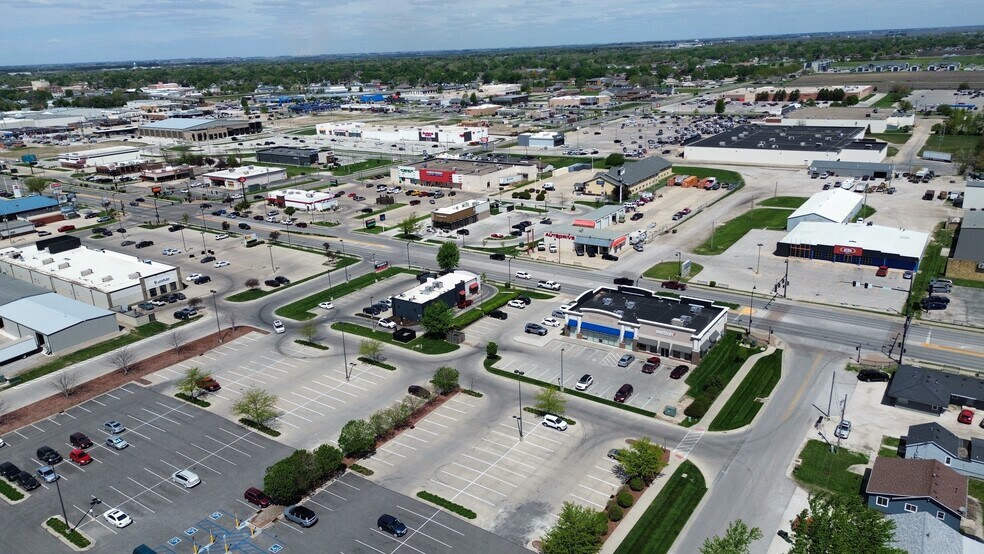 More Photos Of 2953-2957 5th Ave S, Fort Dodge Freestanding For Lease