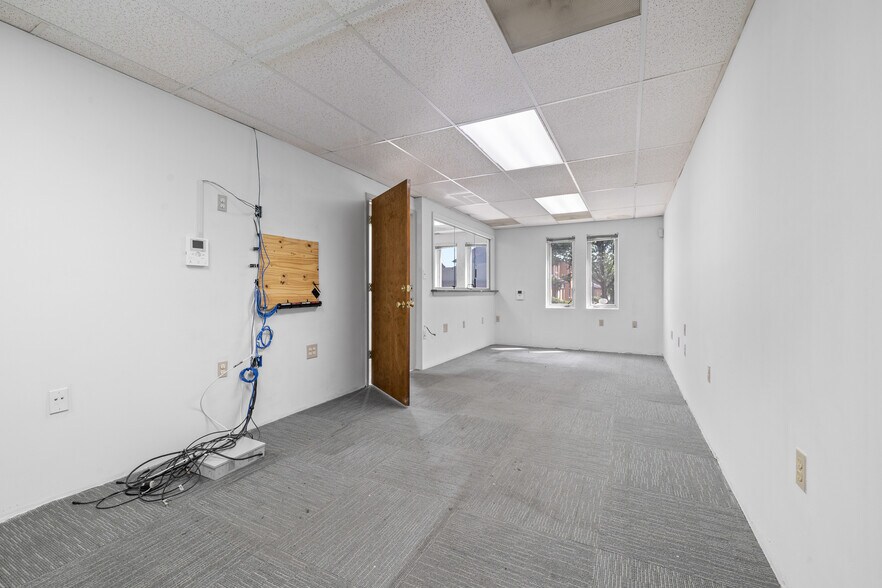 More Photos Of 5875-5881 Allentown Rd, Suitland Office For Sale