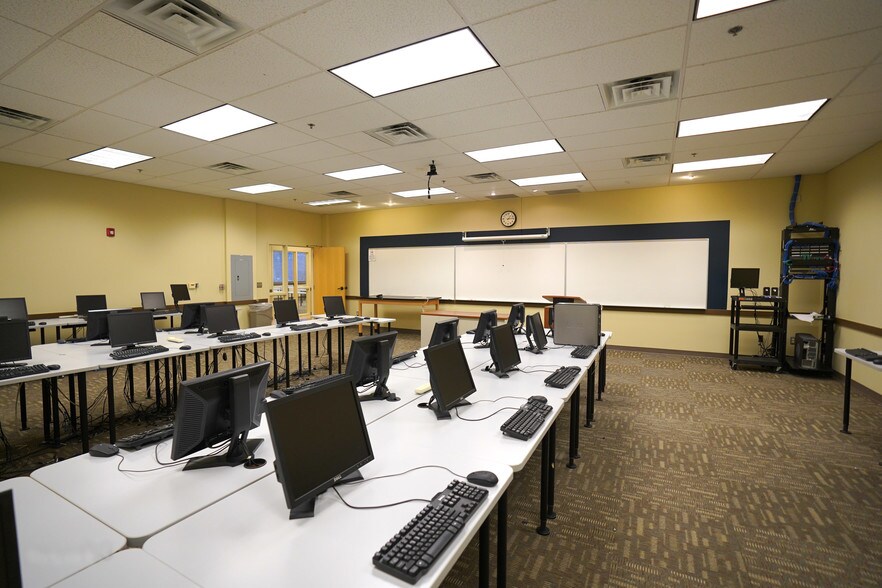 More Photos Of 1905 S Haggerty Rd, Canton Office For Lease