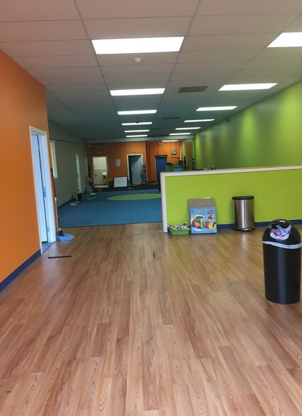 More Photos Of 1173 Queen St, Southington Freestanding For Sale