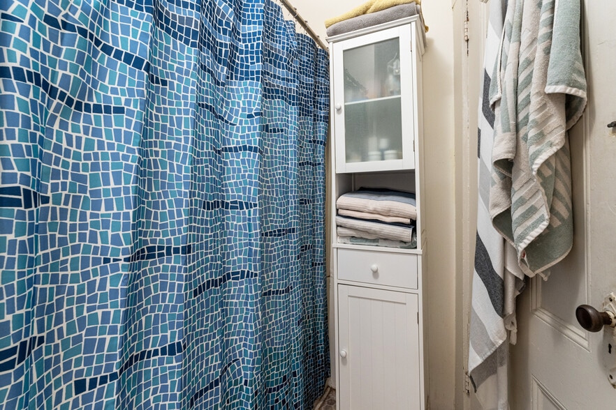 More Photos Of 19 Cottage St, Bar Harbor Storefront For Sale