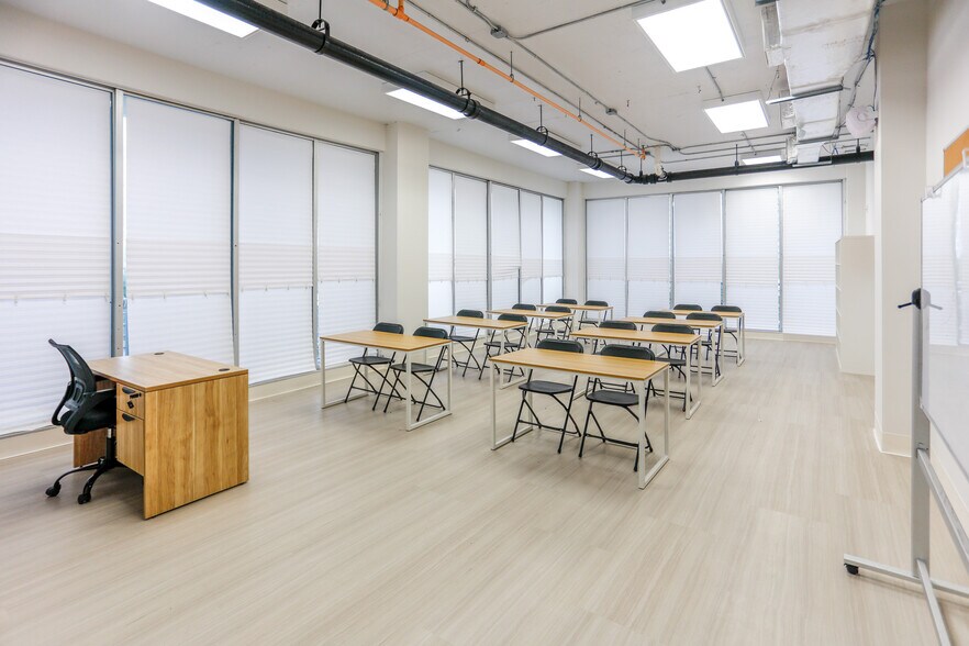 More Photos Of 1720 Harrison St, Hollywood Office Residential For Sale