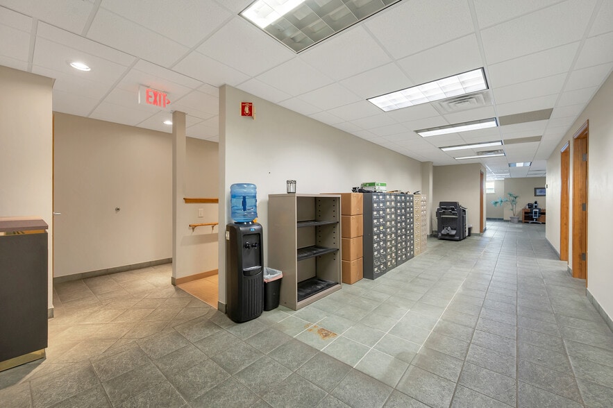 More Photos Of 1725 Suburban Dr, De Pere Manufacturing For Sale