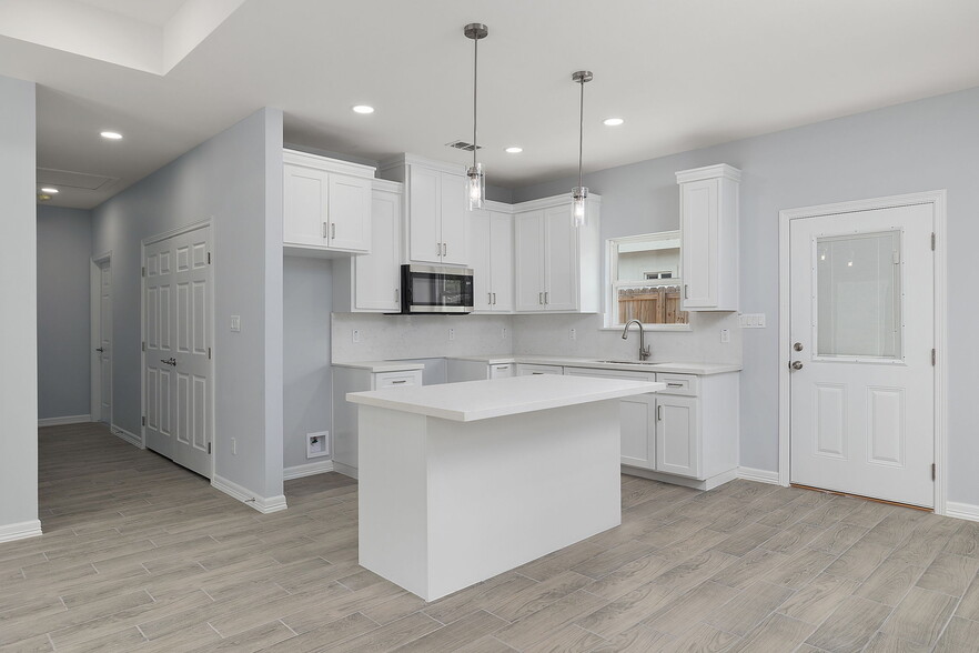 More Photos Of 416 E Acacia St, Alamo Multifamily For Sale