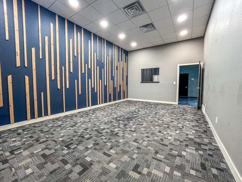 More Photos Of 2507 E Saint Patrick St, Rapid City Distribution For Lease